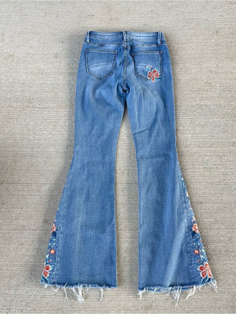 Free People Driftwood “Farrah” Flare Embroidered Jeans Size 26 - Picture 2 of 5